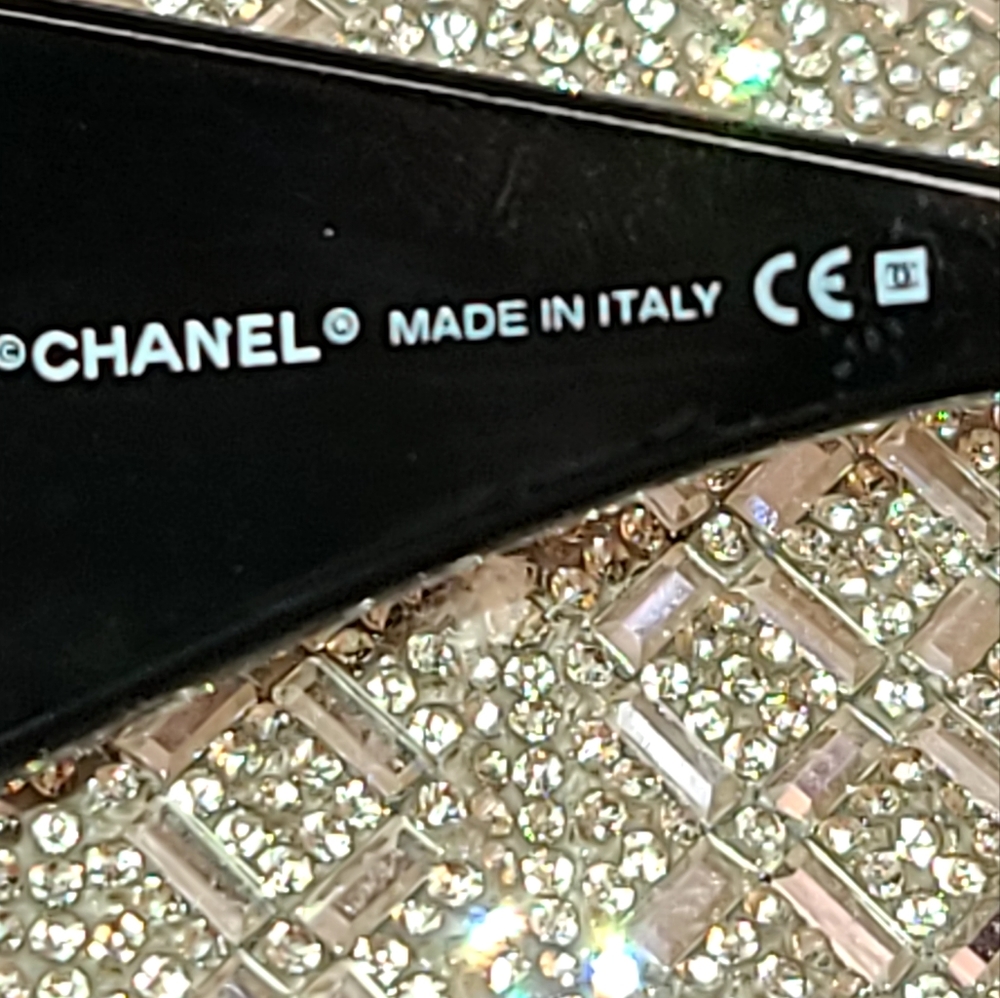 CHANEL logo oversized Ski Shield sunglasses in black w/Swarovski crystal CC embl - Picture 3 of 15